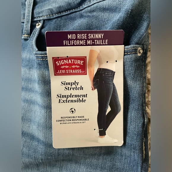 Women's Boot Cut Signature Levi Strauss Jeans - Picture 4 of 4
